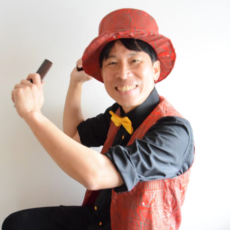 気づいたら全員笑ってる参加型パフォーマー　紙芝居のりょうちゃん・芝居紳士 りょうじ
